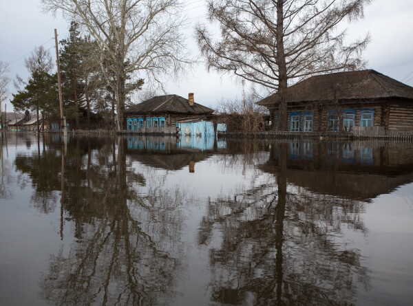 Паводок на севере Омской области подтопил 19 поселков, эвакуированы 400 человек