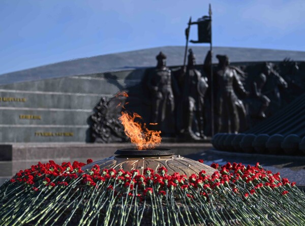 В День Победы в Казахстане прошли церемонии возложения цветов у памятников героям
