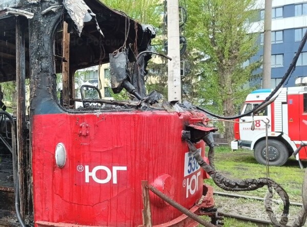 Трамвай загорелся во время следования по маршруту в Екатеринбурге