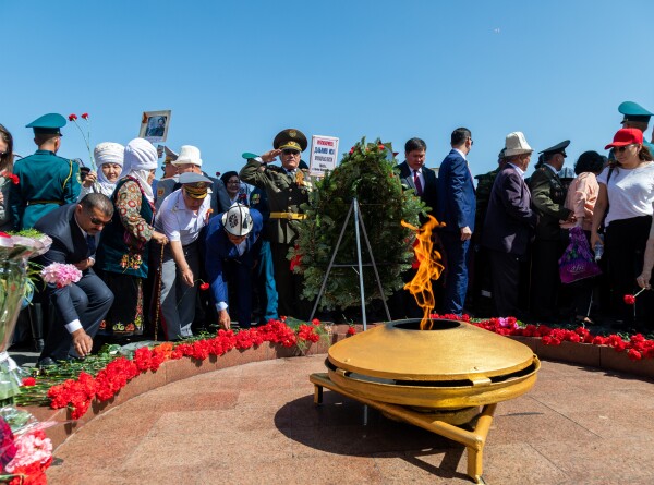В День Победы в Бишкеке состоялись митинги-реквиемы, концерты и возложения цветов