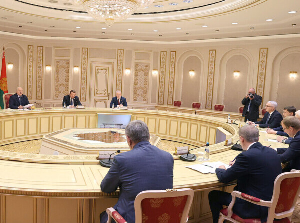 Лукашенко обсудил перспективы сотрудничества с губернатором Алтайского края