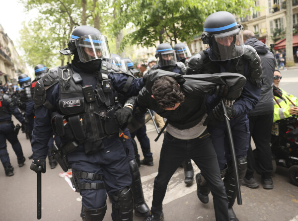 Беспорядки начались на первомайской манифестации в Париже