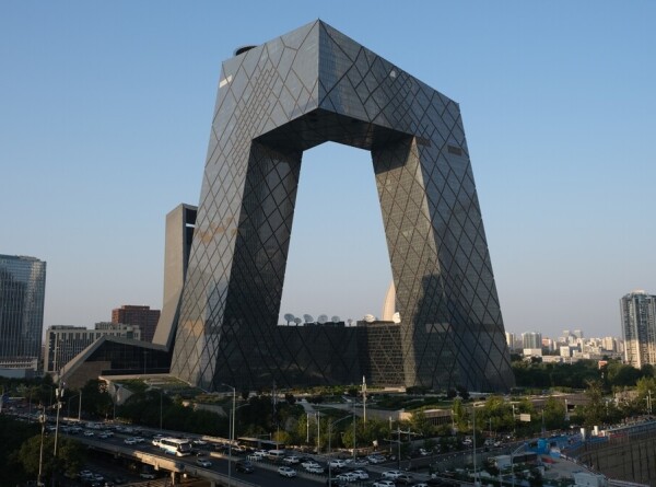Мойщиков окон сдуло с небоскреба в Пекине