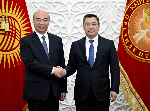 Садыр Жапаров и вице-премьер Госсовета КНР обсудили двустороннее сотрудничество