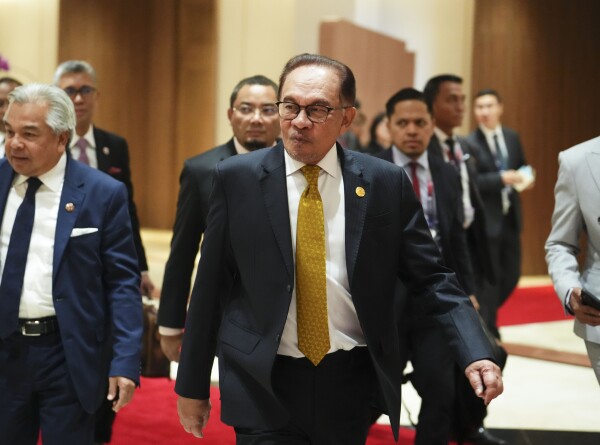 Премьер-министр Малайзии прибыл в Кыргызстан