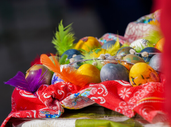 Журналисты «МИРа» в Беларуси освоили роспись пасхальных яиц