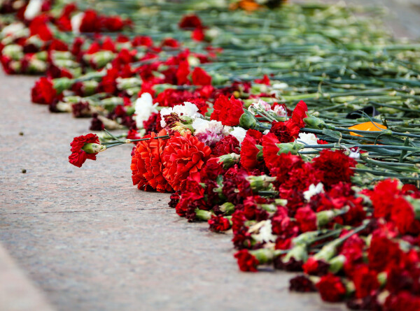К мемориалу «Братская могила» в Баку возложили цветы