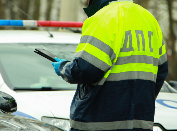 Угонщик маршрутки устроил гонки с полицией в Подмосковье. Рейд закончился лобовым столкновением с джипом